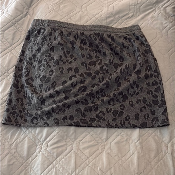 LOFT Womrn's Black and Gray Mini Skirt for Night Out Size Med Party Never Worn - Picture 3 of 3